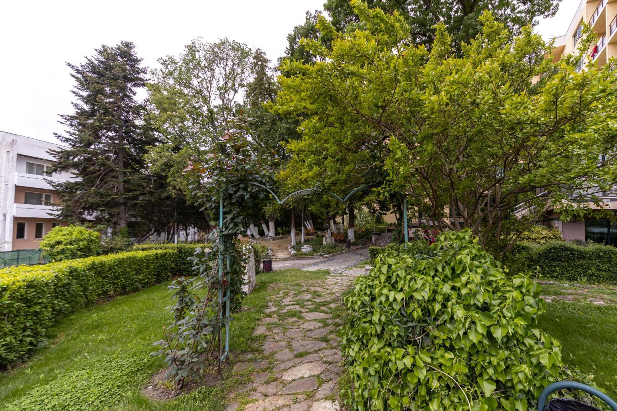 Studio In Sveta Elena Complex Mineral Pool & Spa! Saints Constantine and Helena Bagian luar foto